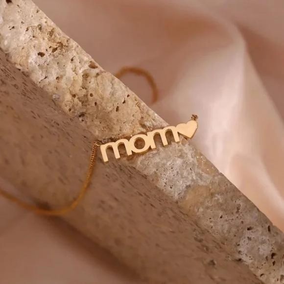 Jewelry - New 18K Gold Letter Mom Heart Pendant Necklace, NICE NECKLACE, CUTE NECKLACE